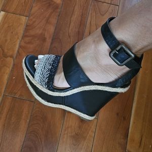 Black and tan wedges